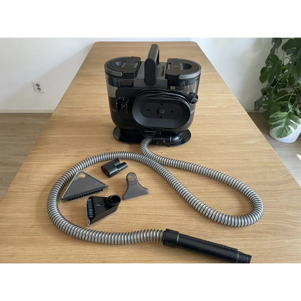 Kárpittisztító és autóülésporszívó AERIUM R1600 Clean Professional Kárpittisztító és autóülésporszívó AERIUM R1600 Clean Professional