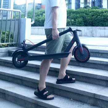 Elektromos roller AERIUM AOVO PRO fekete
